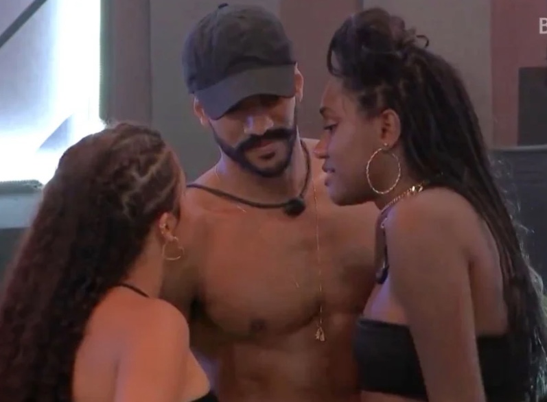 Como Ricardo confessou paixão por Paula e acabou no edredom com Sarah