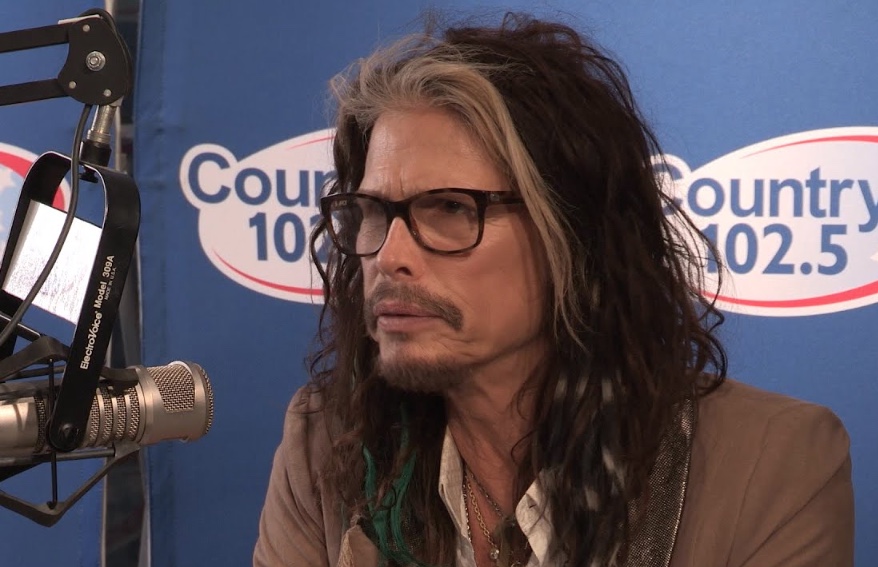Vocalista do Aerosmith, Steven Tyler é indiciado por abuso sexual