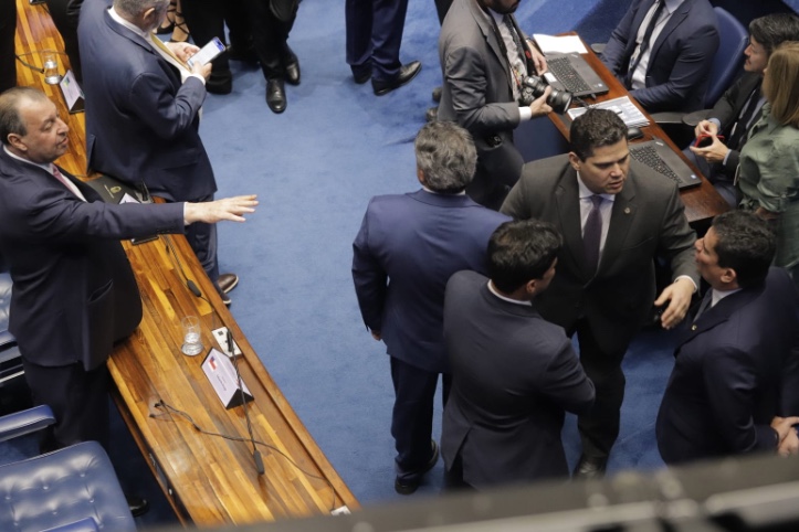 Omar dá boas vindas a Moro no Senado: ‘último juiz aqui saiu cassado’