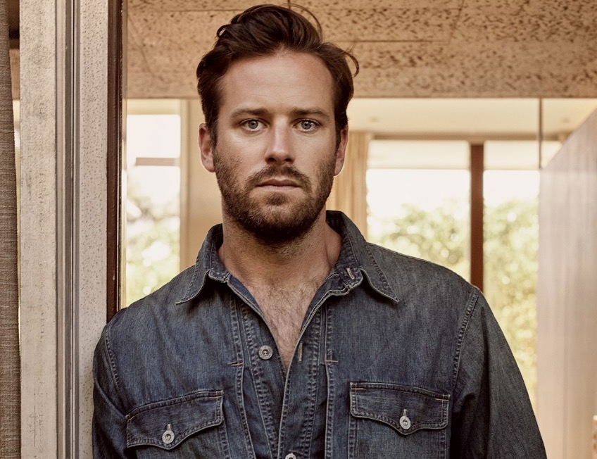 Armie Hammer diz que abuso sexual aos 13 anos motivou comportamento