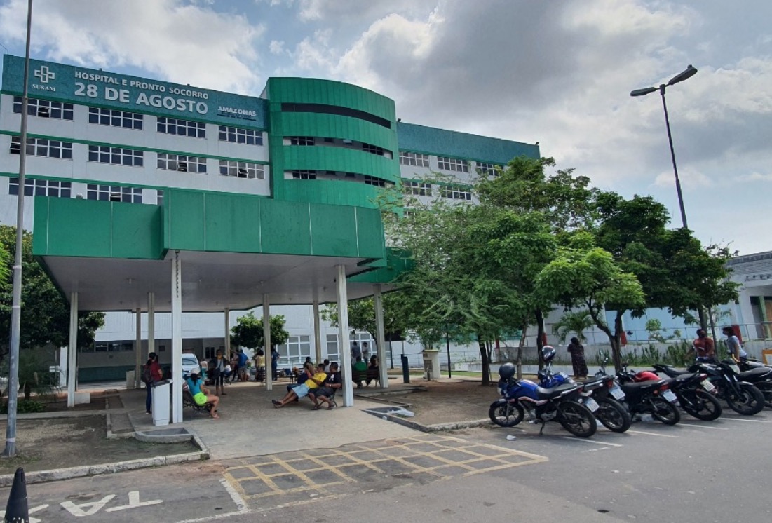 Açougueiro perde dedos ao ficar com mão presa em moedor de carne em Manaus