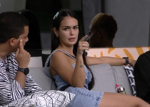 Larissa 'caça' brother que lhe deu 2º emoji de cobra no Queridômetro