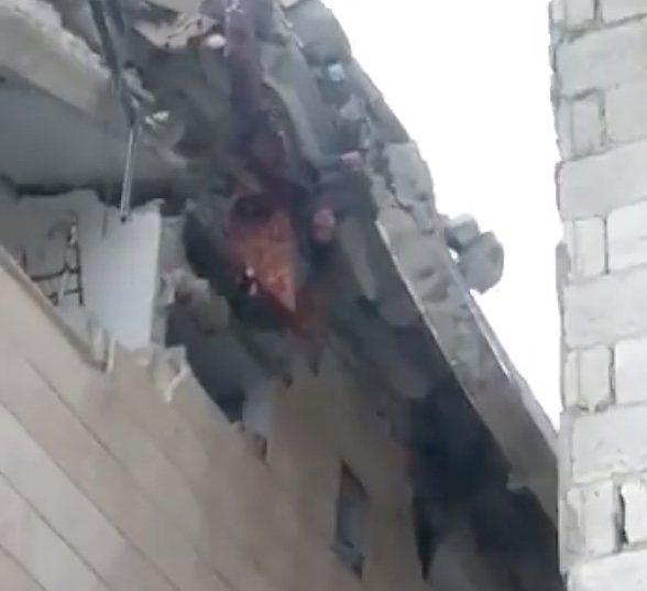 Vítimas de terremoto postam vídeo pedindo socorro em meio a escombros