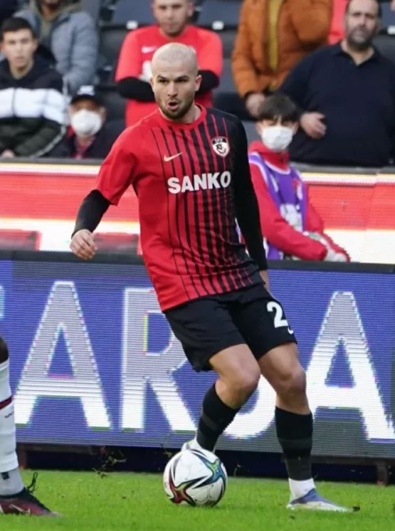 Jogador brasileiro tira mais 1 dia de folga e escapa de tragédia na Turquia