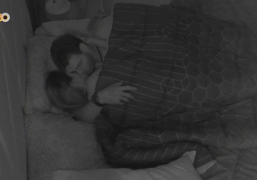 Key e Gustavo movimentam edredom e sister dispara: ‘Vamos fazer 2 filhos’