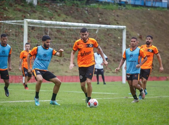 Manauara treina pesado para enfrentar o Operário no domingo pelo Barezão