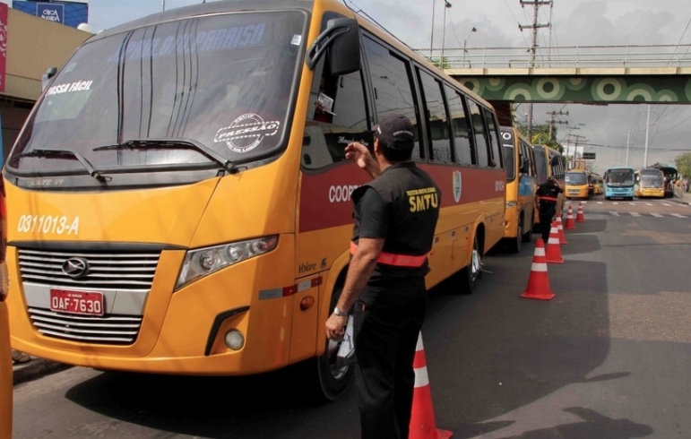 Manaus anuncia auxílio-transporte para 455 condutores do transporte alternativo e executivo