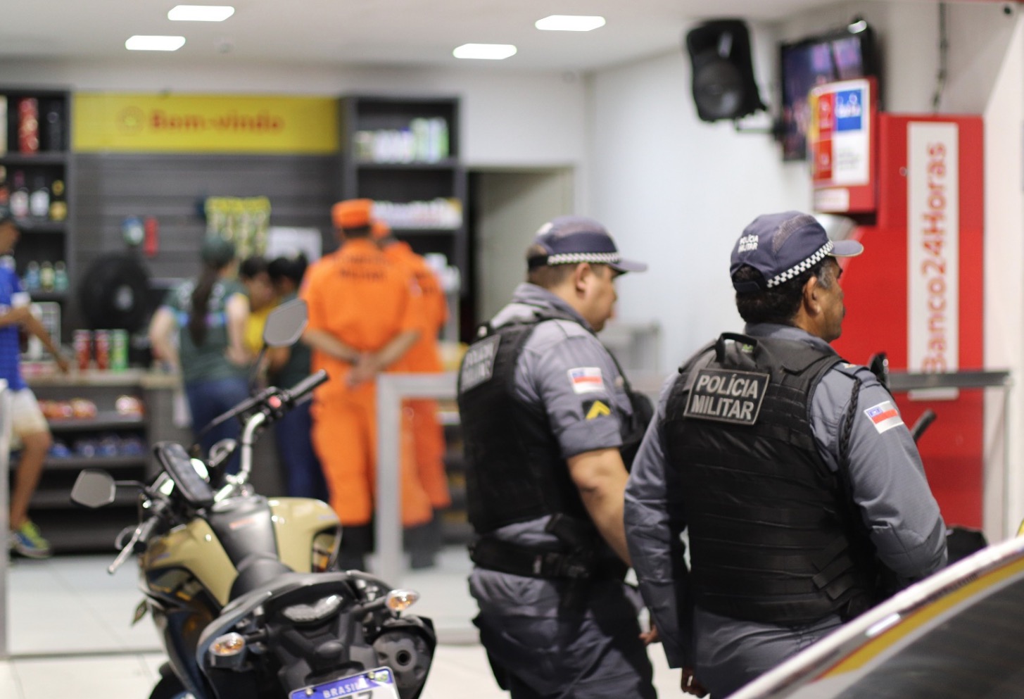 Operação da CIF flagra crianças em posto de combustível durante madrugada 