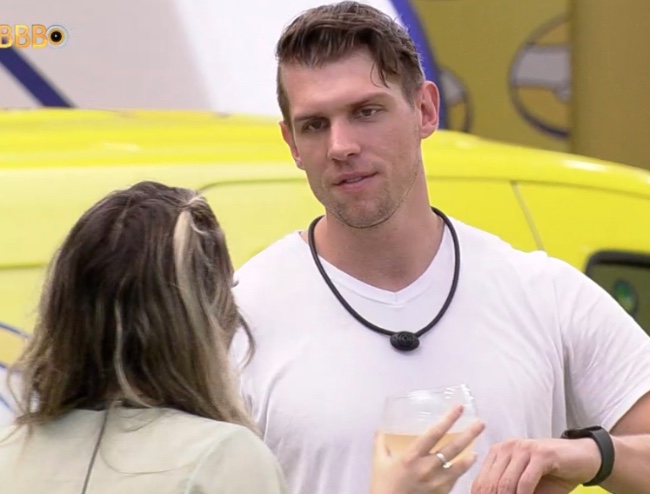 Cristian promete expor brothers no Jogo da Discórdia após treta 