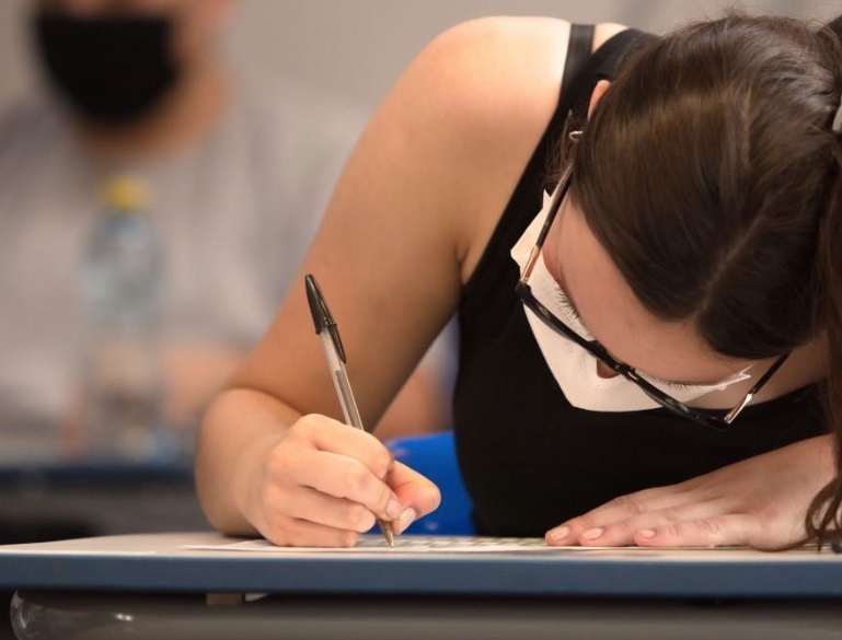 Prefeitura lança edital de processo seletivo com 77 vagas no Amazonas