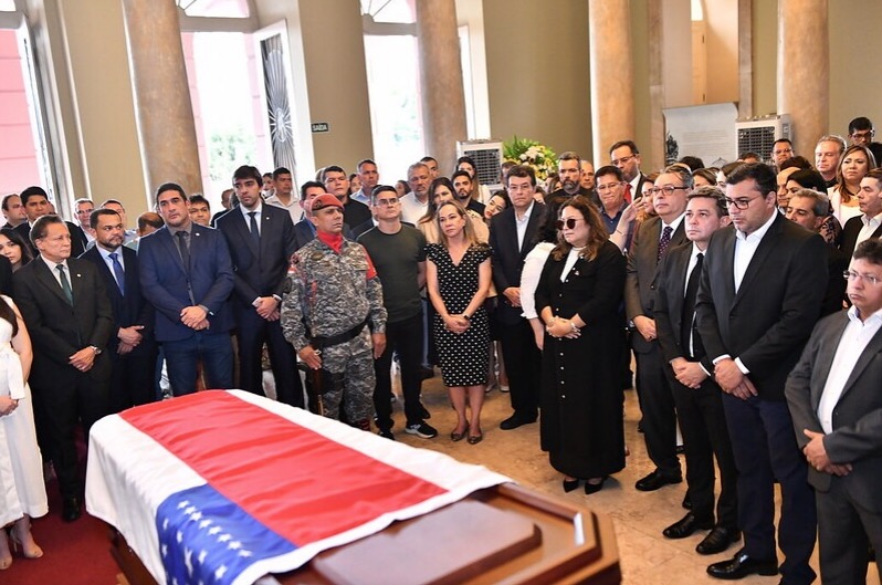 Filho de Amazonino Mendes agradece ao povo por homenagens ao pai