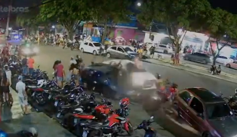 Motorista perde controle e atropela várias pessoas em avenida de Manaus 