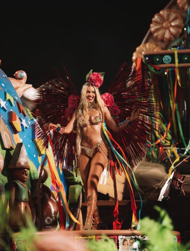 Yasmin Brunet é destratada pela Grande Rio e revolta Luiza Brunet 