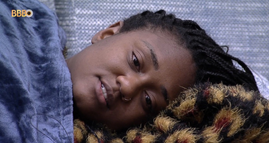 Com febre, Sarah acorda mal pelo segundo dia seguido e preocupa no BBB23