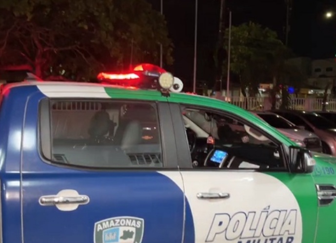 Sem reagir a assalto, passageiro é esfaqueado em ônibus de Manaus