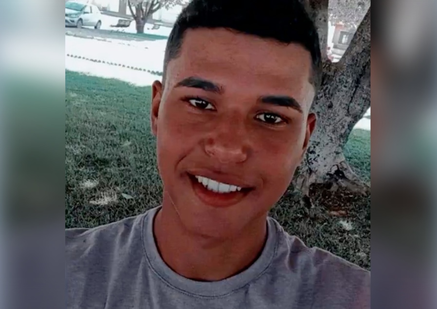 Aos 17, cantor sertanejo morre ao ser atingido por raio em fazenda