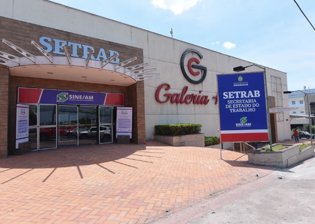TCE-AM multa ex-titulares da Setrab por antecipação dos salários de servidores