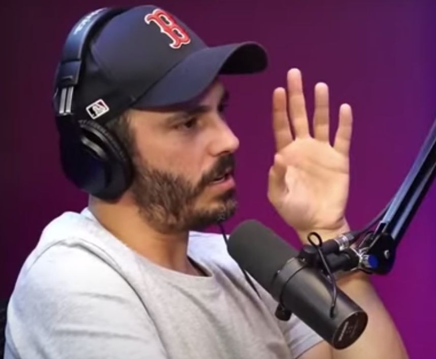 Thiago Rodrigues revela já ter feito sexo na igreja: ‘não foi na maldade’