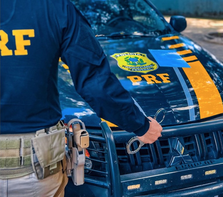 Foragido, motorista é preso durante fiscalização na BR-319