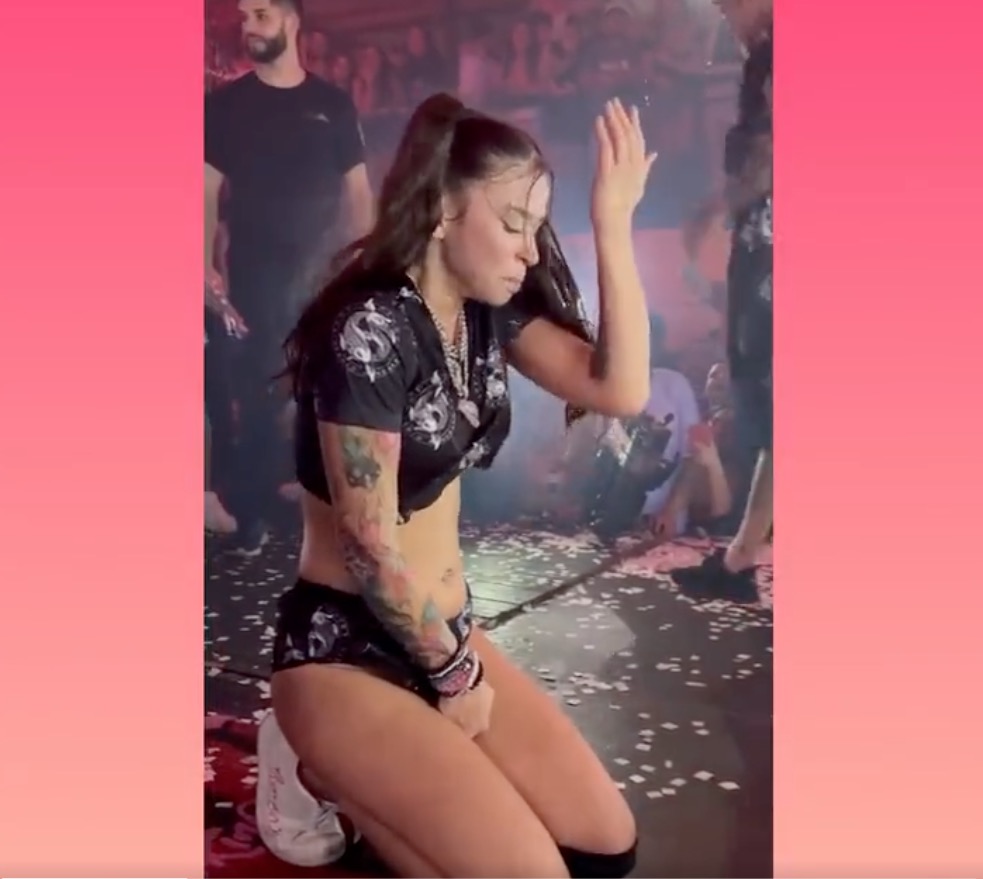 MC Pipokinha chora em show e desabafa: ‘não sou vagabund*, é meu trabalho’