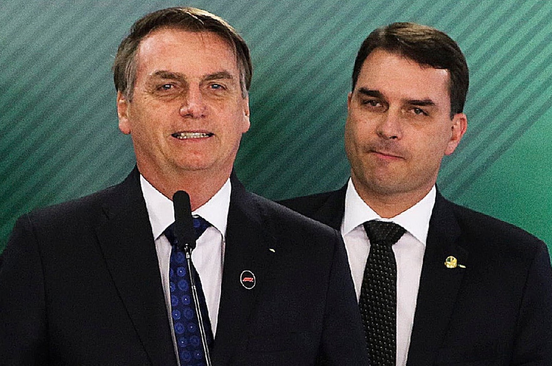 Flávio recua após anunciar data de retorno de Bolsonaro ao Brasil