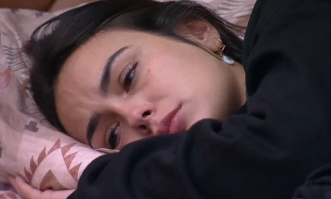 Larissa chora e teme que Fred desista do Quarto Branco 