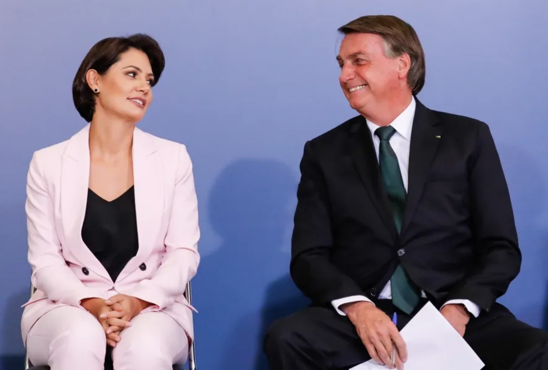 PL vê Bolsonaro perto de ficar inelegível e aposta em Michelle apesar de joias