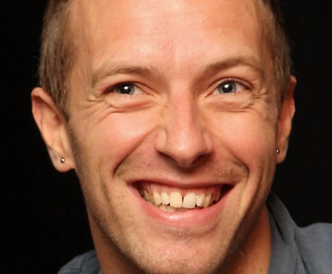 Chris Martin, do Coldplay, aparece em ensaio de bateria do curso de Direito da USP