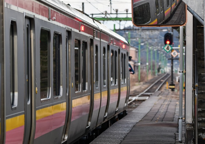 Vigilante morre atropelado por trem em SP e outro fica gravemente ferido 
