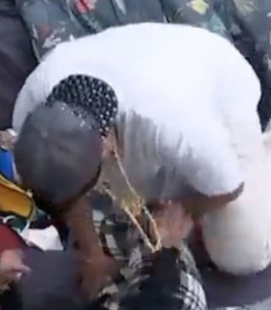 Cara de Sapato imobiliza Dania na cama e leva bronca da produção do BBB23