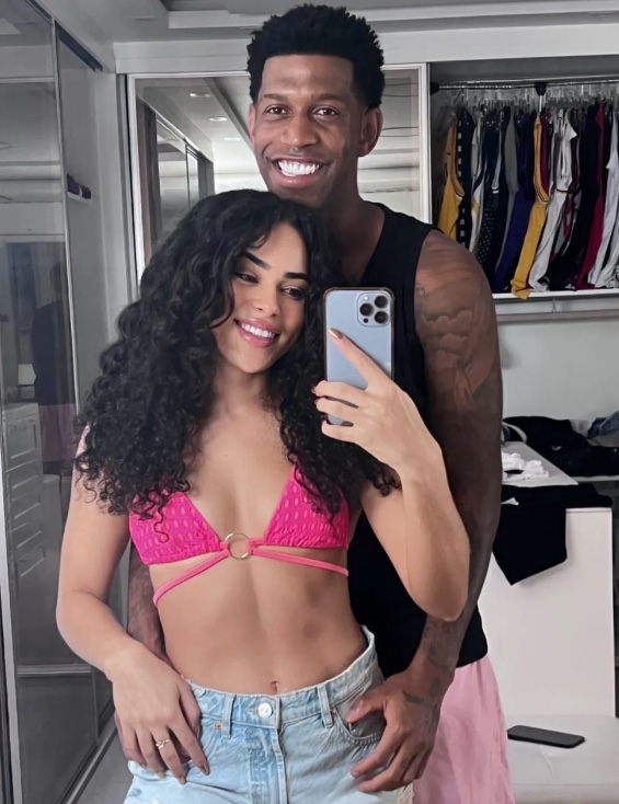 Ex-BBB Elana assume namoro com jogador; saiba quem 