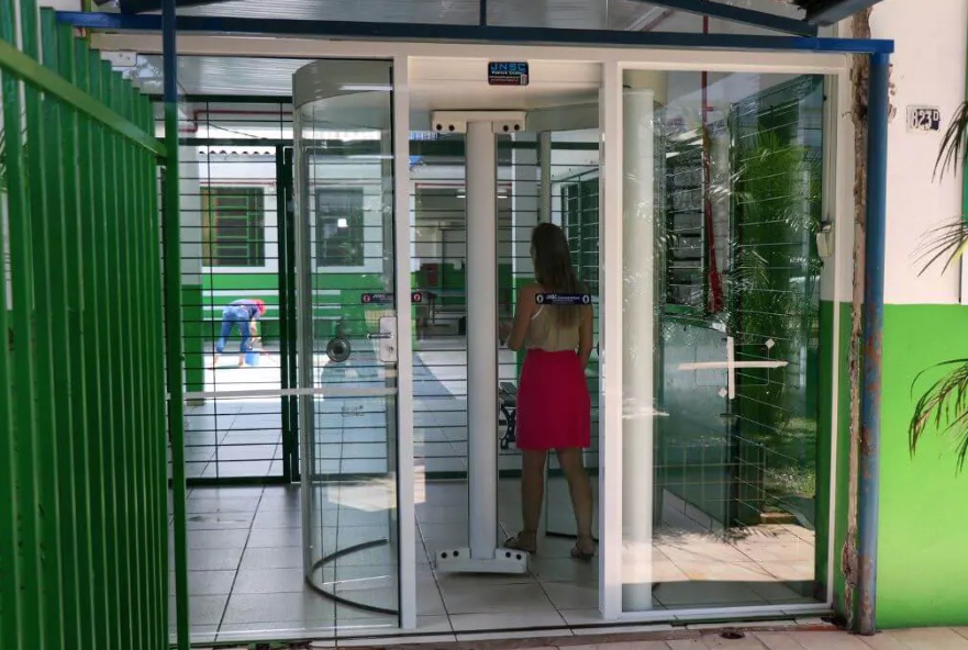 Escolas públicas do Amazonas podem passar a ter detectores de metais