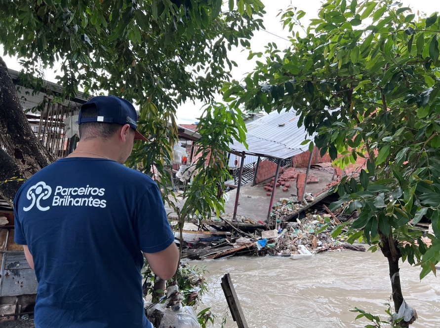Grupo faz campanha para ajudar famílias afetadas pelas chuvas em Manaus