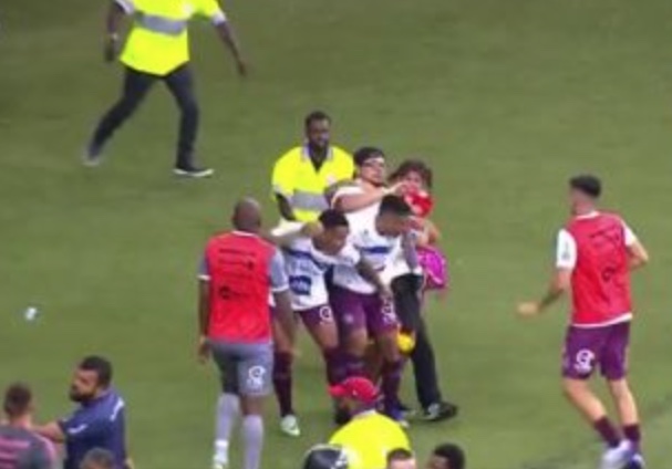 Polícia vai ouvir torcedor do Inter que invadiu campo e mãe da criança