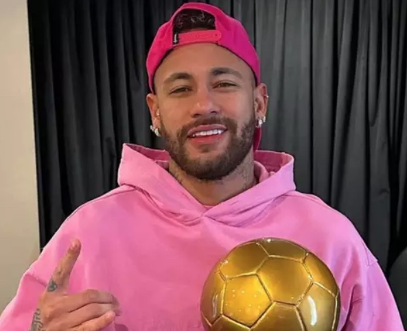 Twitter de Neymar é hackeado e invasor posta frases aleatórias 