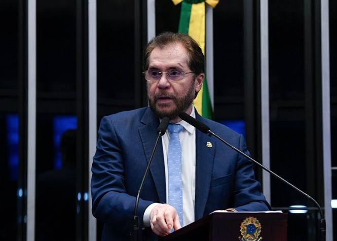Plínio critica nova Lei do Impeachment por "blindar" ministros do STF