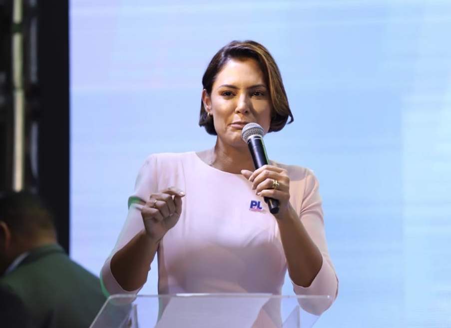 Michelle Bolsonaro é cotada para ser candidata a vice-presidente em 2026