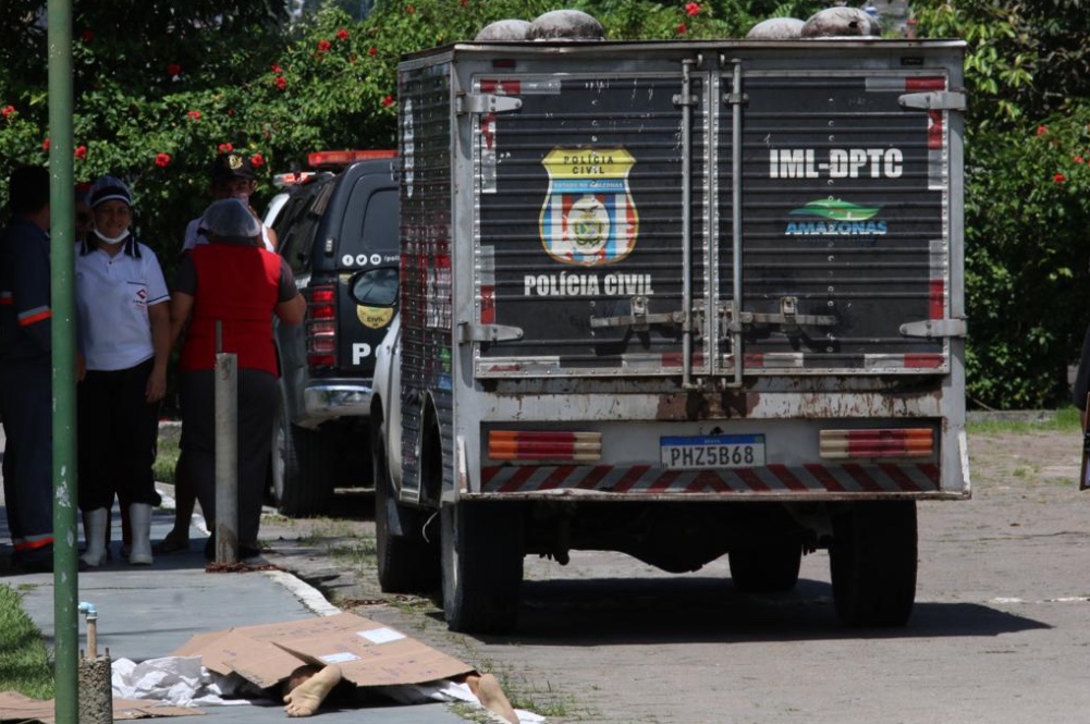 Homem é espancando até a morte e corpo é jogado em SPA de Manaus