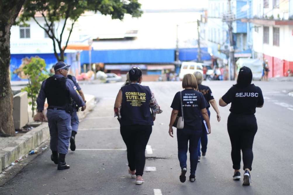 Crianças são resgatadas em prédio abandonado no Centro de Manaus