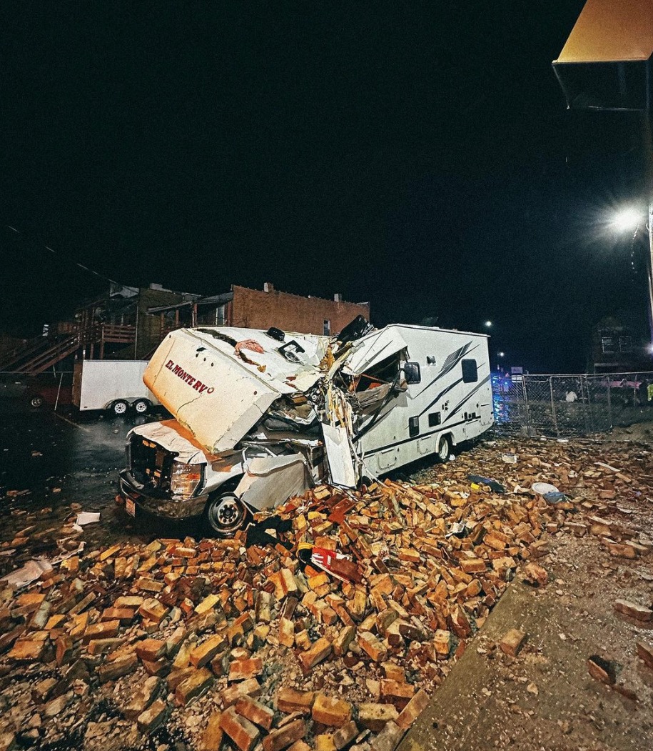 Teto de teatro desaba durante festival com banda brasileira nos EUA