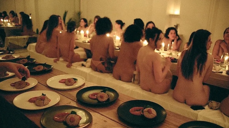 Restaurante que oferece jantar com nudez obrigatória por R$ 445 faz sucesso