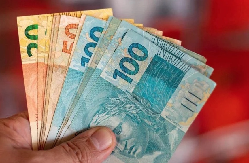 Trabalhadora que ficou sem salário por 30 anos vai receber R$ 800 mil