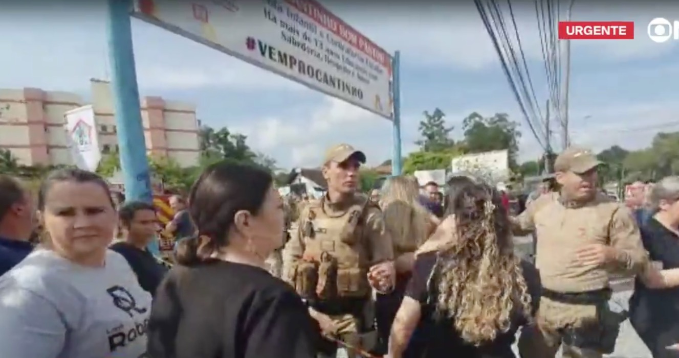 Professora trancou bebês em banheiro durante ataque a creche em Blumenau 