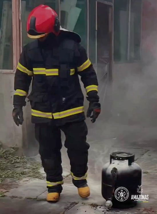 Vazamento de gás faz botijão pegar fogo em lanchonete no Amazonas