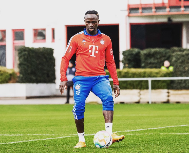 Mané bate em colega no vestiário e recebe multa de R$ 1,6 milhão