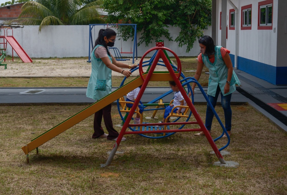 DPE auxilia vítima de violência a matricular filho em creche de Manaus