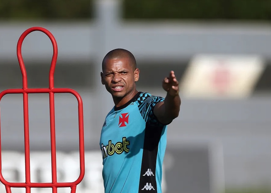 Vasco encaminha saída do lateral-esquerdo Edimar para o CRB