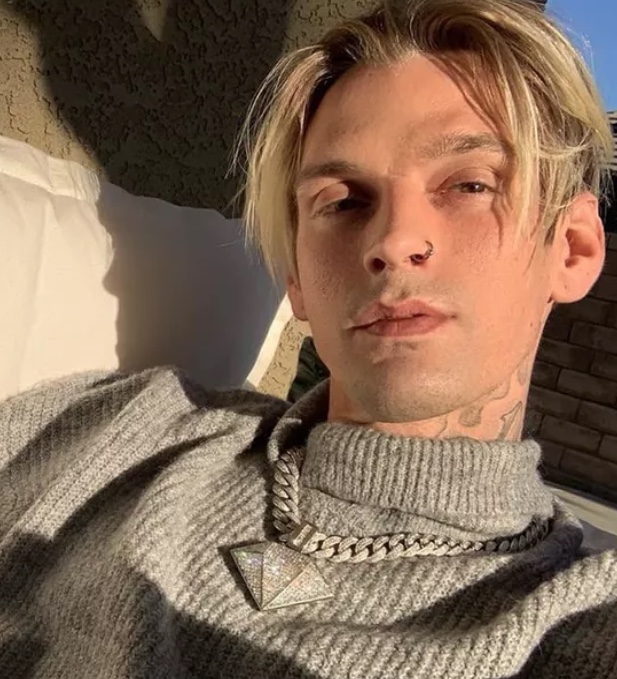 Causa da morte do cantor Aaron Carter é revelada após 5 meses 