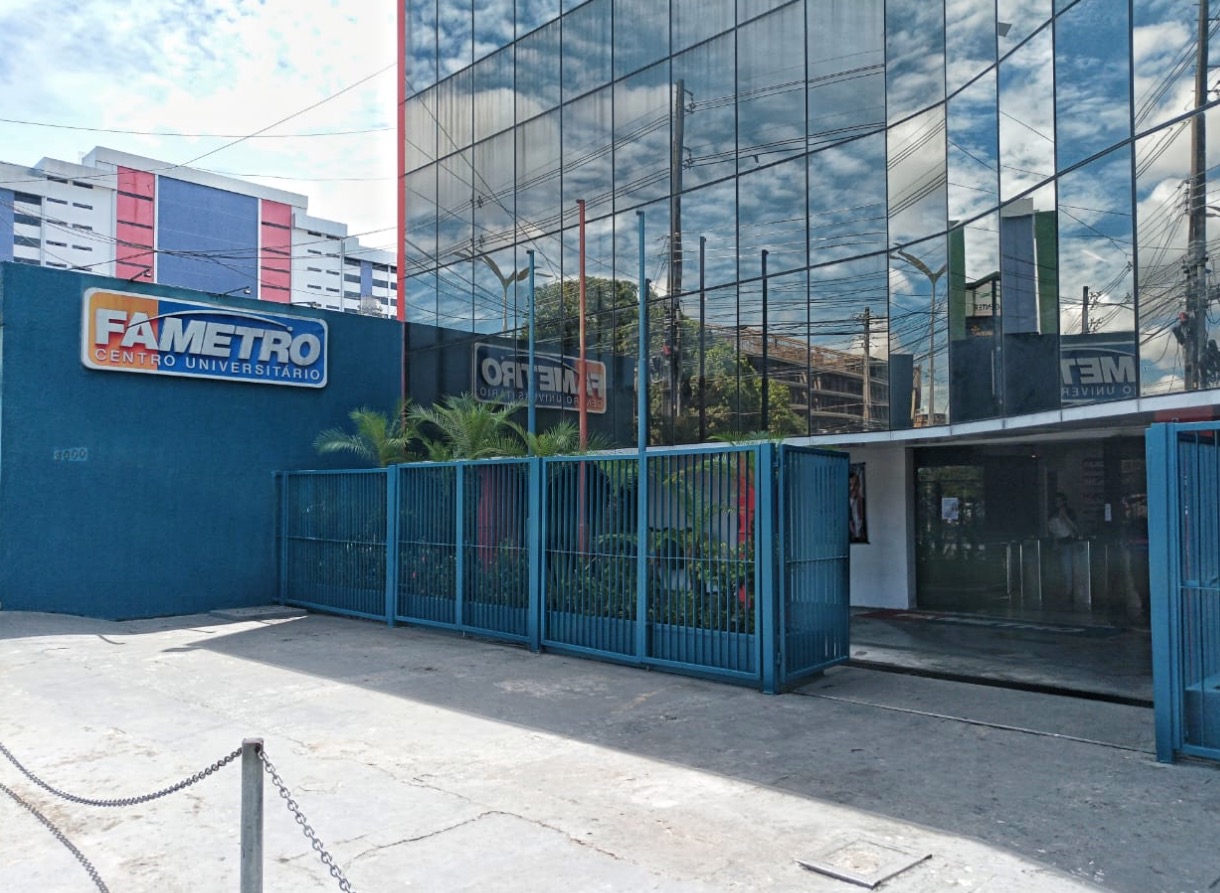 Aluno é levado para delegacia após suspeita de ataque na Fametro em Manaus
