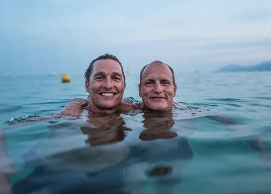 Woody Harrelson pede teste de DNA para confirmar parentesco com Matthew McConaughey
